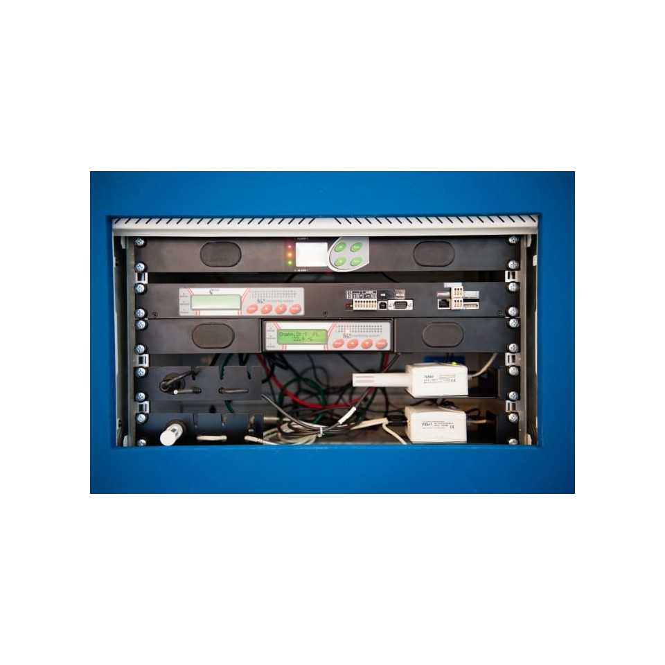 Data logger cu 16 canale pentru rack de 19 "cu alarme